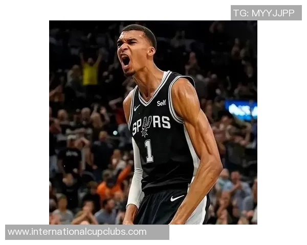 文班亚马首场比赛表现惊艳五次盖帽隔扣字母哥引发热烈讨论